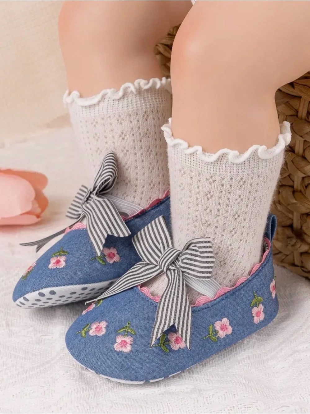 Embroidered Girls Baby Shoes With Front Bow